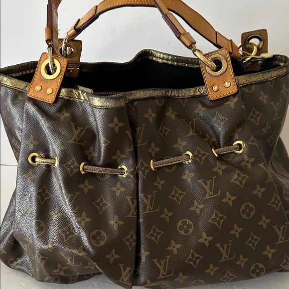 Beautiful Dark Brown Monogram Shoulder Bag - Picture 6 of 15